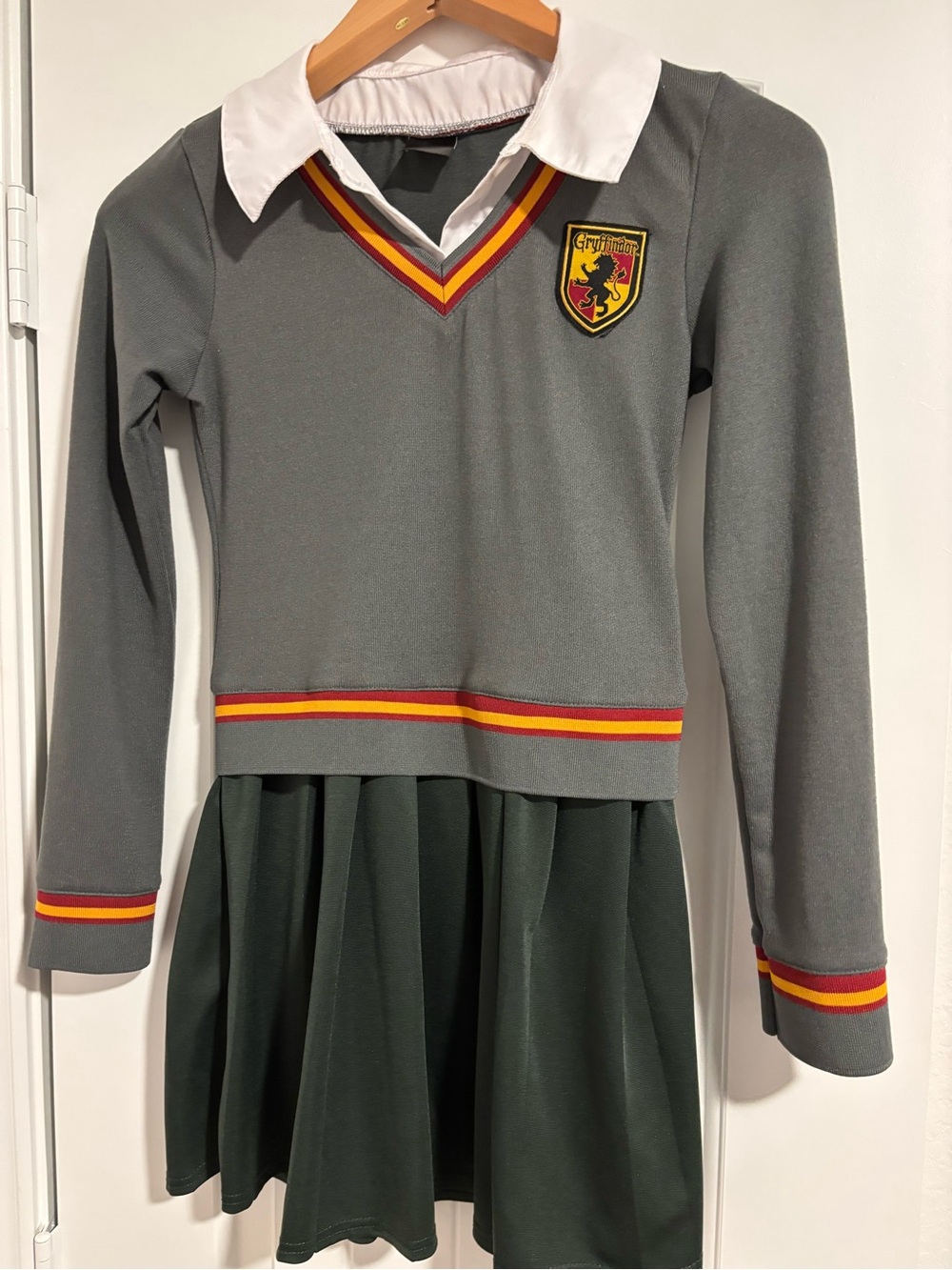 Spirit Halloween Harry Potter girls hermione Gryffindor Dress Costume large